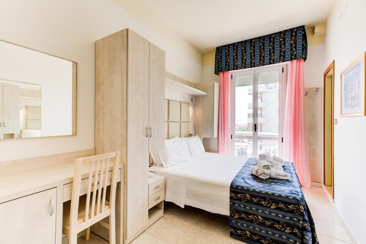 Hotel Vela D'Oro Rimini Esterno foto