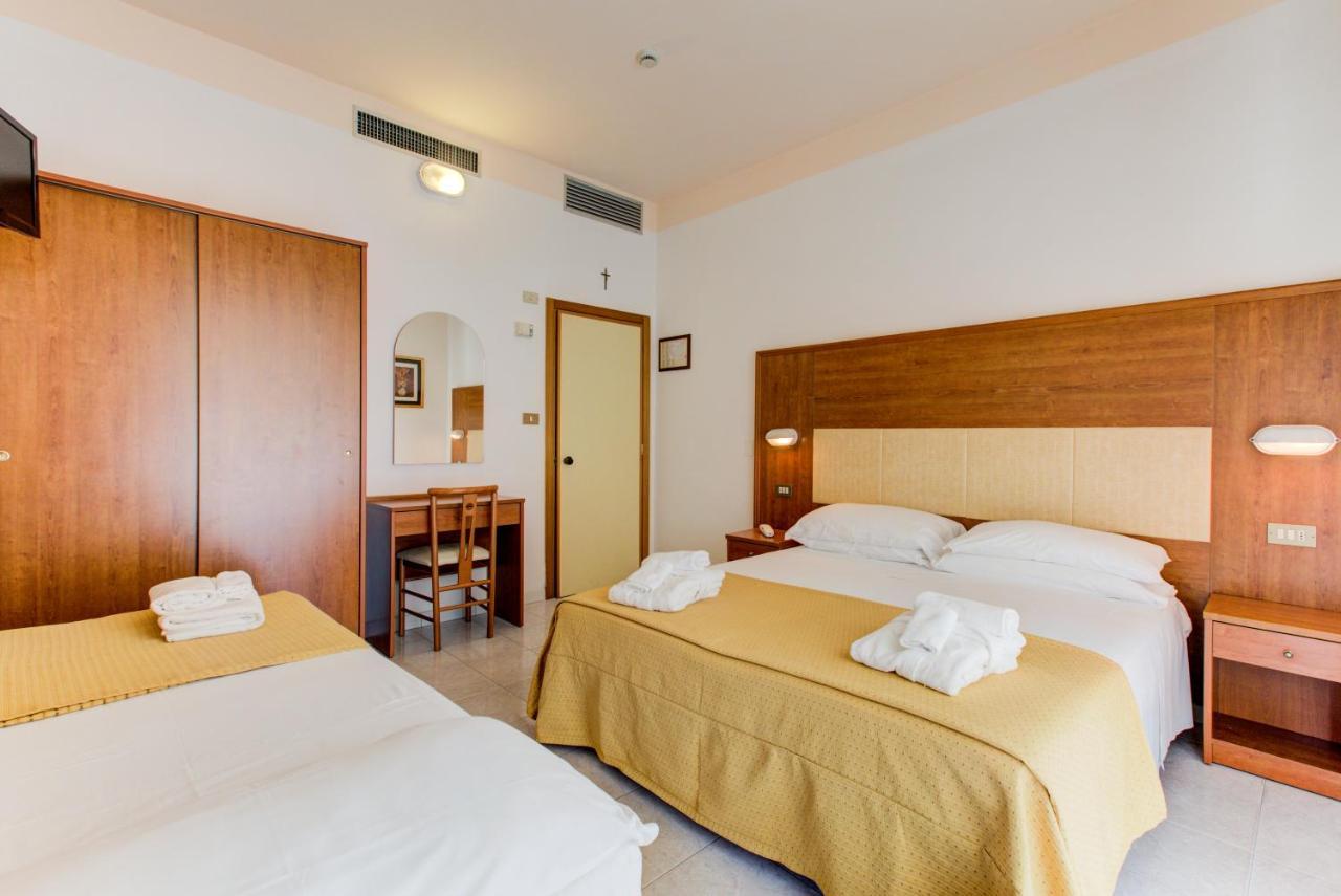 Hotel Vela D'Oro Rimini Esterno foto
