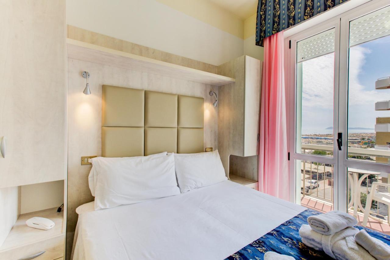 Hotel Vela D'Oro Rimini Esterno foto