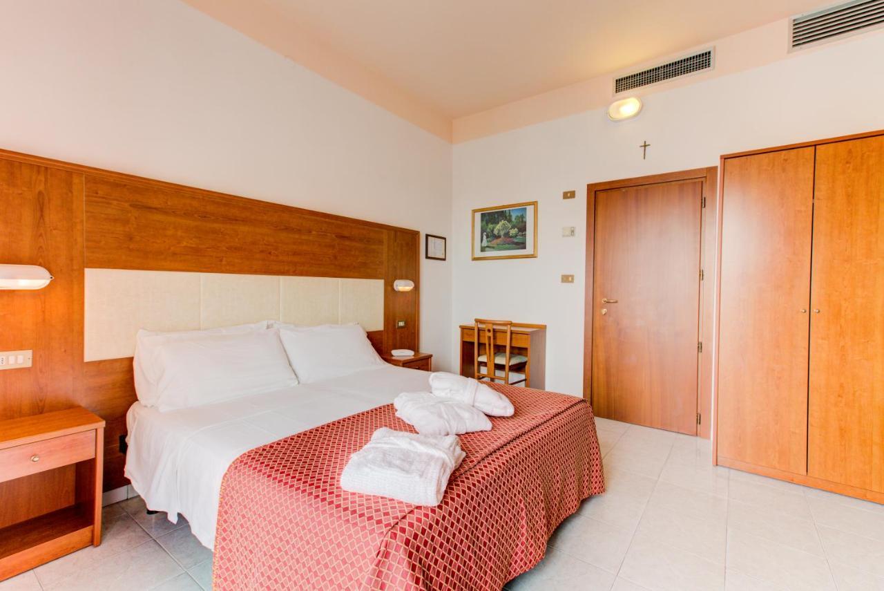 Hotel Vela D'Oro Rimini Esterno foto