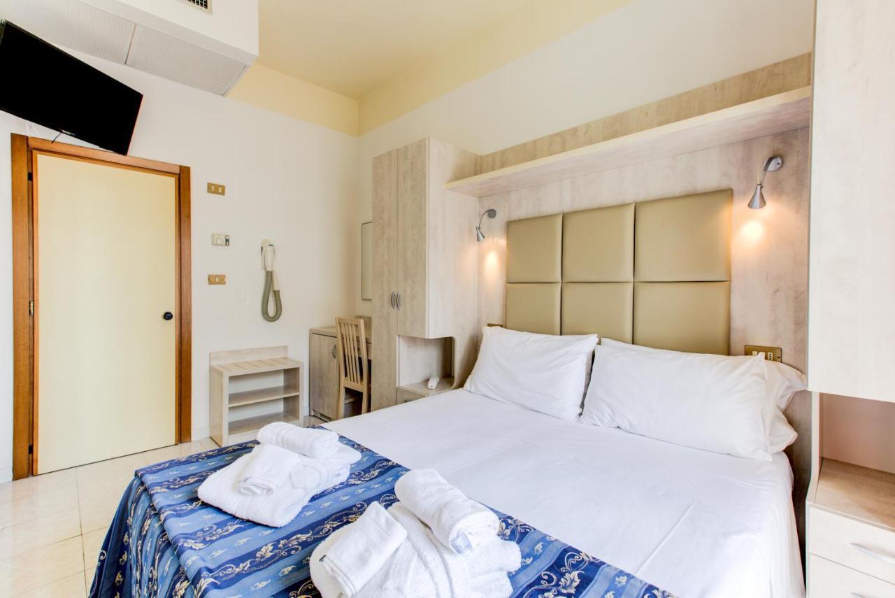 Hotel Vela D'Oro Rimini Esterno foto