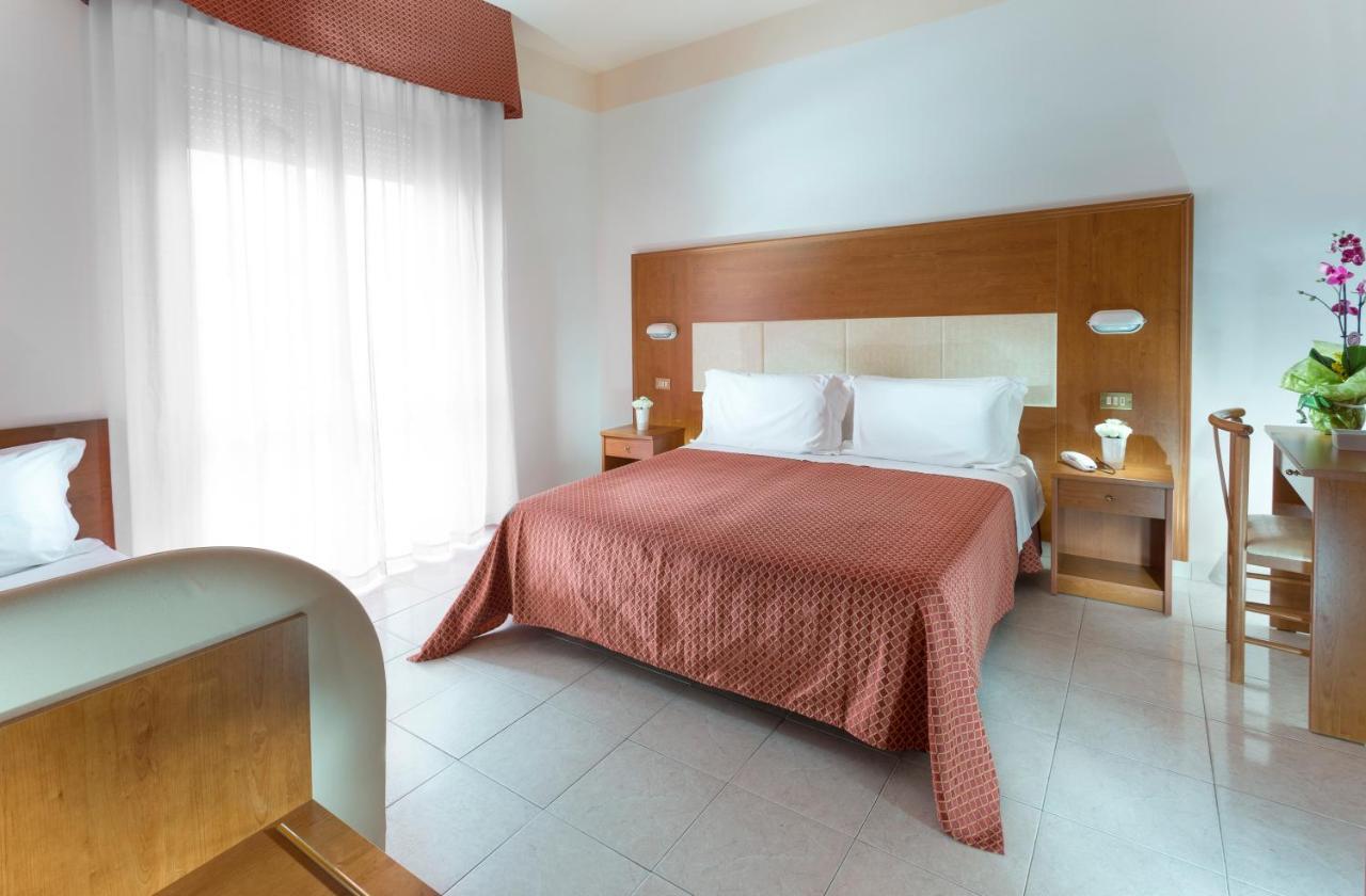 Hotel Vela D'Oro Rimini Esterno foto