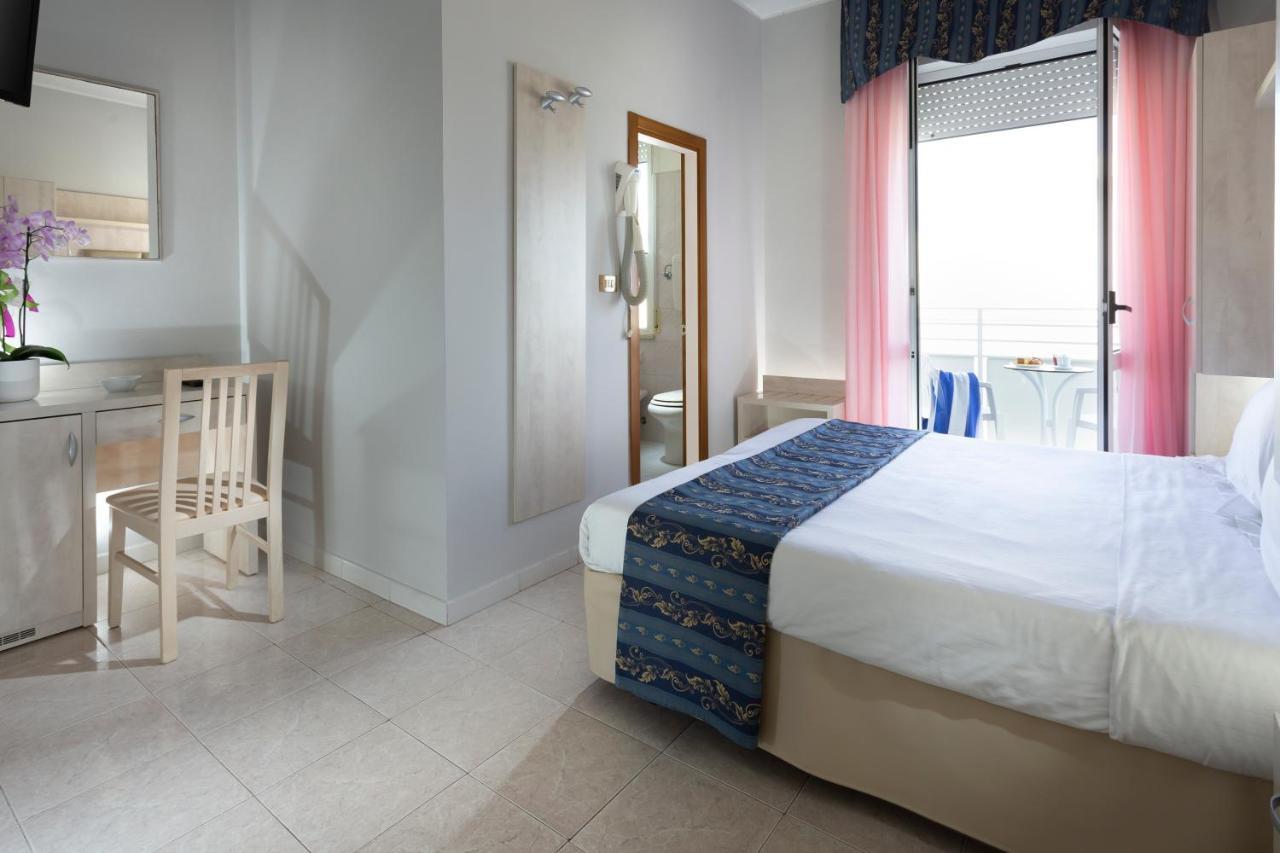 Hotel Vela D'Oro Rimini Esterno foto