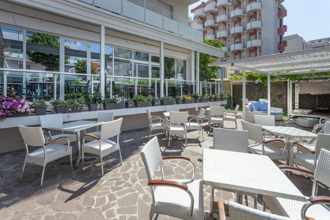 Hotel Vela D'Oro Rimini Esterno foto