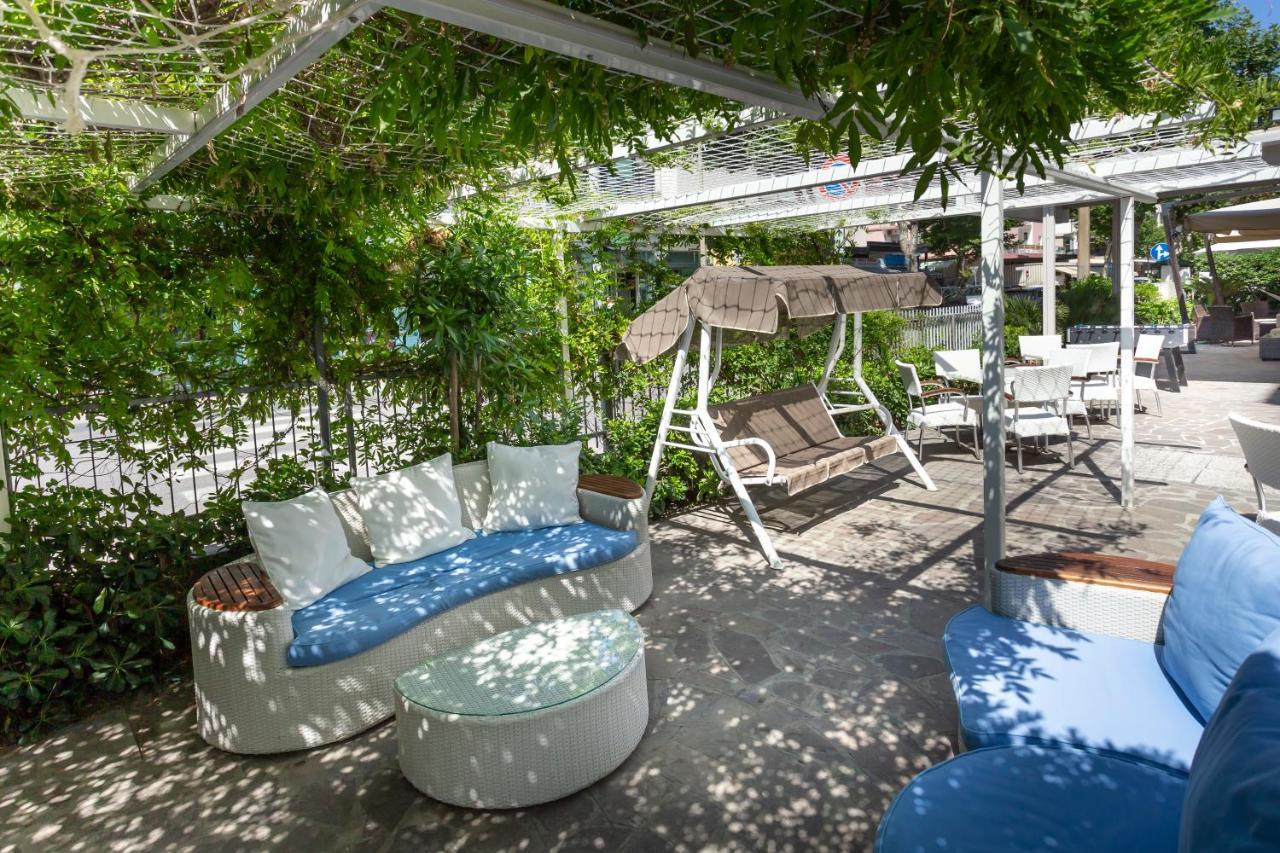 Hotel Vela D'Oro Rimini Esterno foto