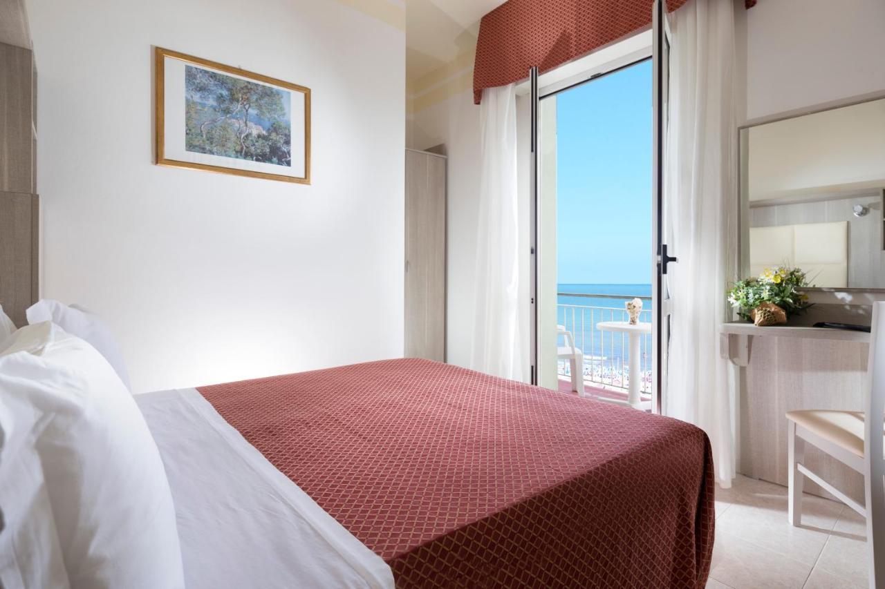Hotel Vela D'Oro Rimini Esterno foto