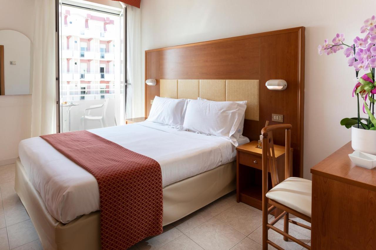 Hotel Vela D'Oro Rimini Esterno foto