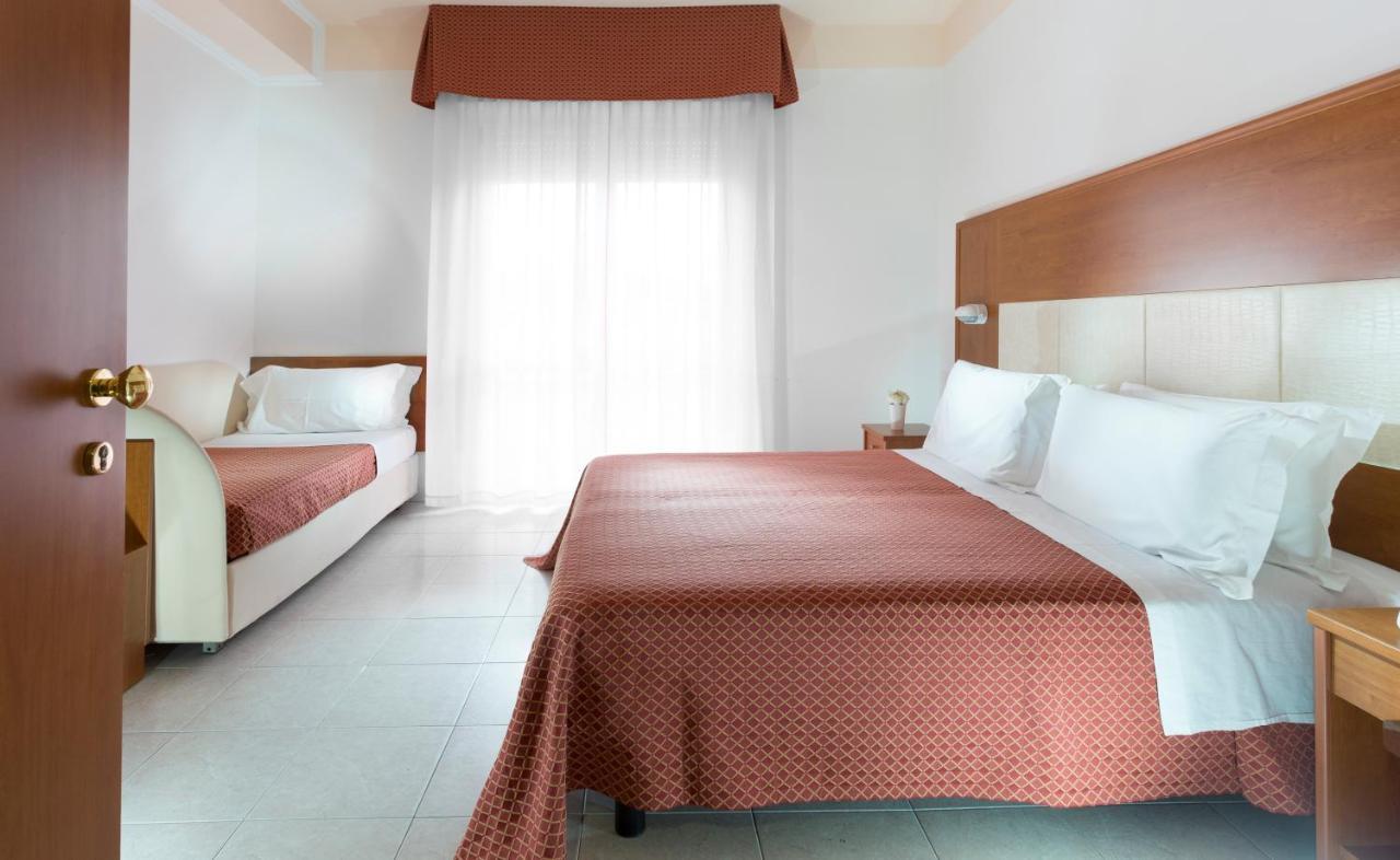 Hotel Vela D'Oro Rimini Esterno foto