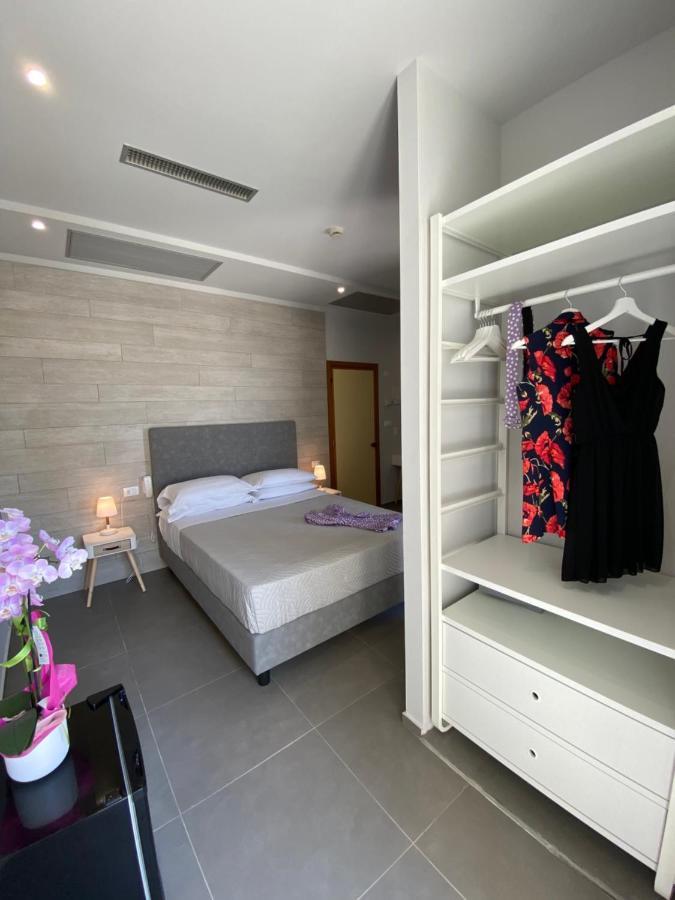 Hotel Vela D'Oro Rimini Esterno foto