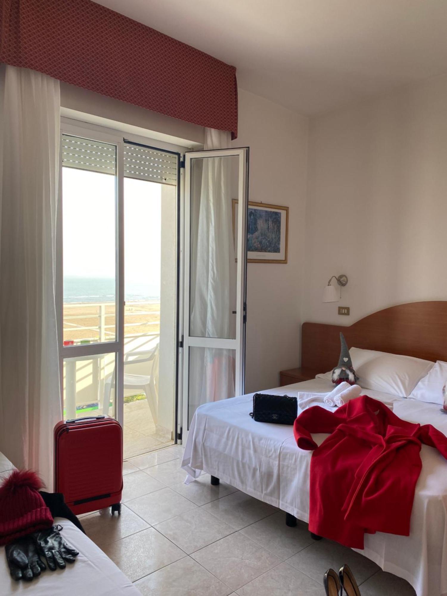 Hotel Vela D'Oro Rimini Esterno foto