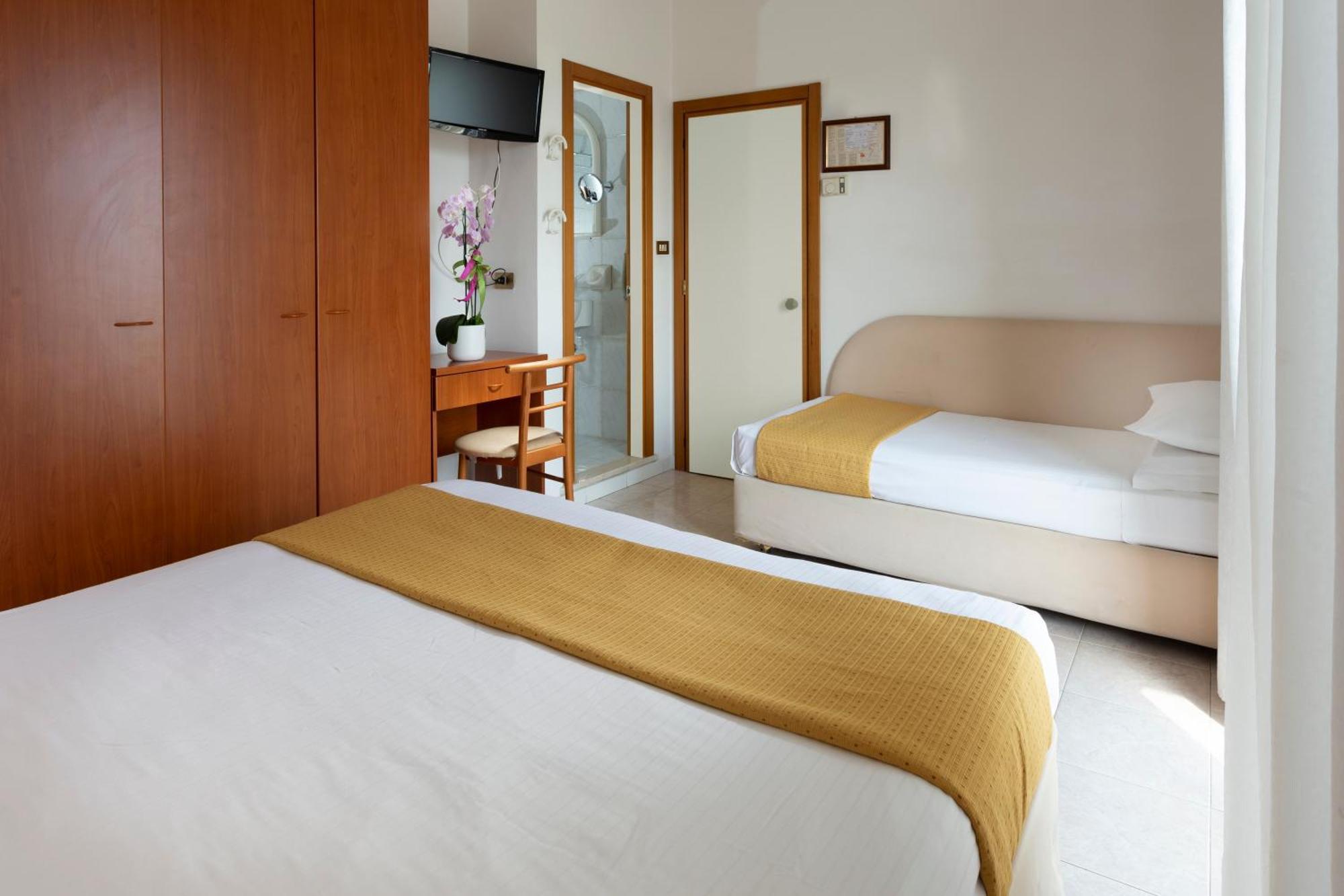 Hotel Vela D'Oro Rimini Esterno foto