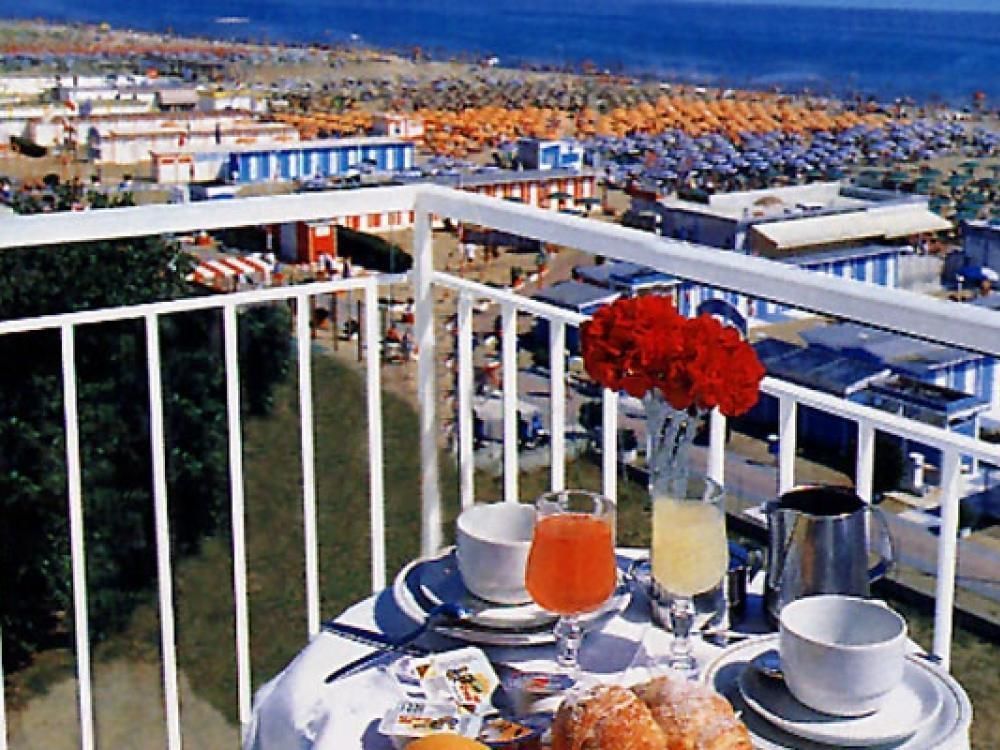 Hotel Vela D'Oro Rimini Esterno foto